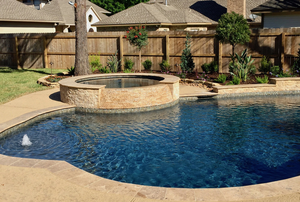 Find Experienced Swimming Pool Contractors to Enhance Your Home in Florida